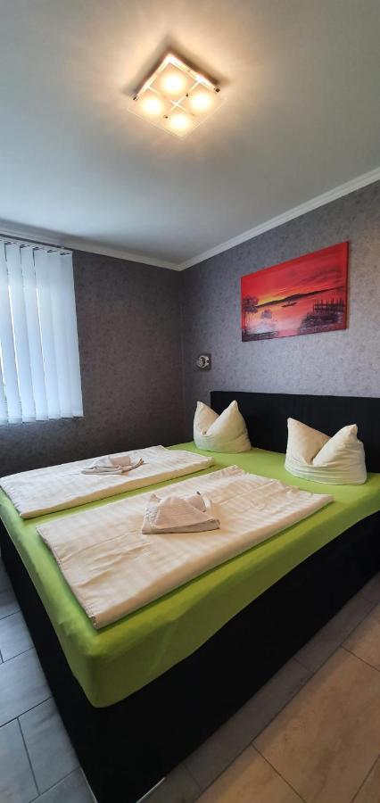 Lucys Haus 1 "Am Peeneblick" พีเนมุนเดอ ภายนอก รูปภาพ
